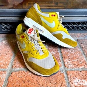 NIKE AIR MAX 1 Premium Retro Green Curry MENS SZ 10 EU 44 Sneakers EUC!